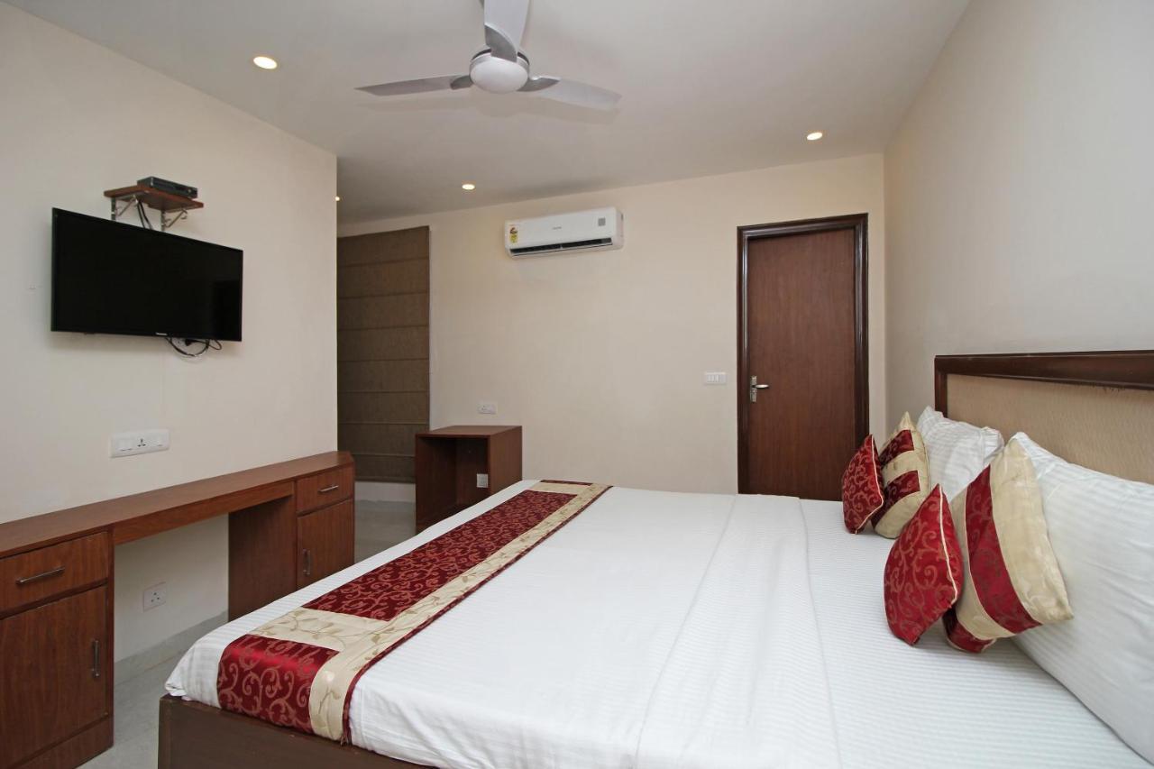 OYO 9028 Hotel Blu Pebbles Nuova Delhi Esterno foto