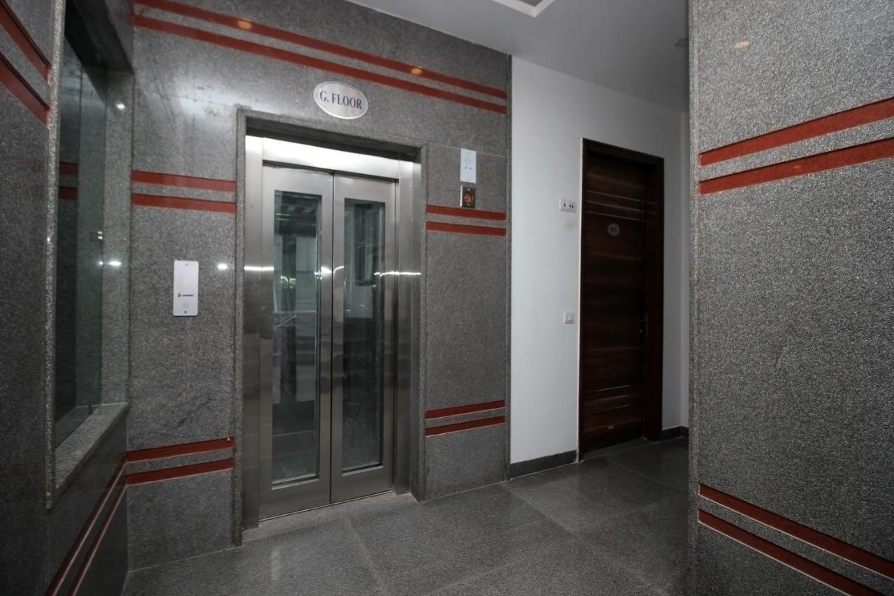 OYO 9028 Hotel Blu Pebbles Nuova Delhi Esterno foto