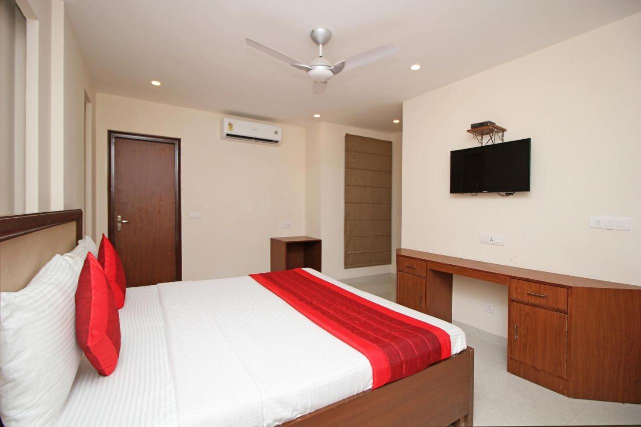 OYO 9028 Hotel Blu Pebbles Nuova Delhi Esterno foto
