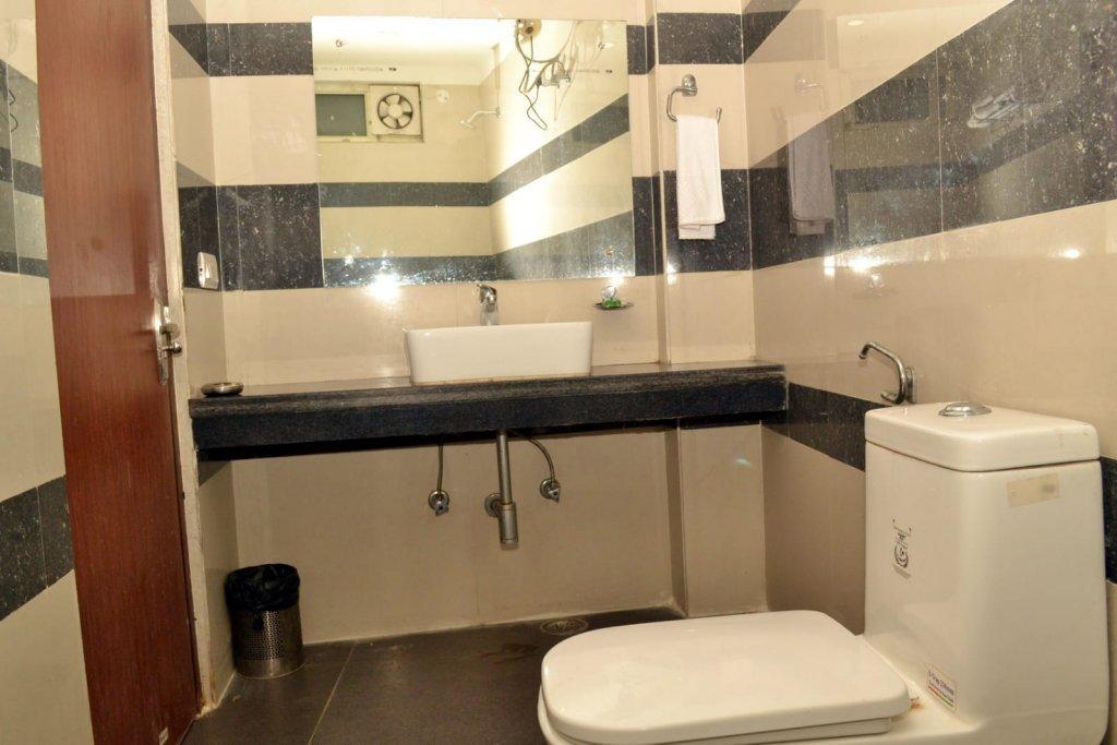 OYO 9028 Hotel Blu Pebbles Nuova Delhi Esterno foto