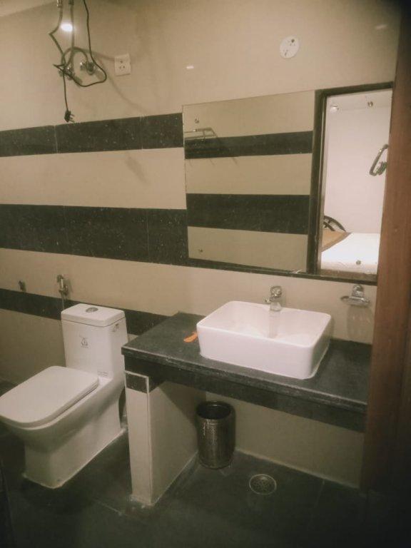 OYO 9028 Hotel Blu Pebbles Nuova Delhi Esterno foto
